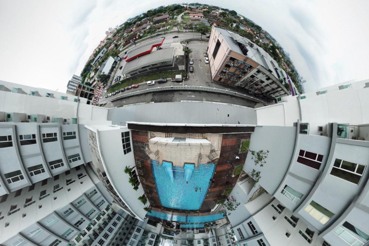 Homestay Condominium Larkin * Johor Bahru